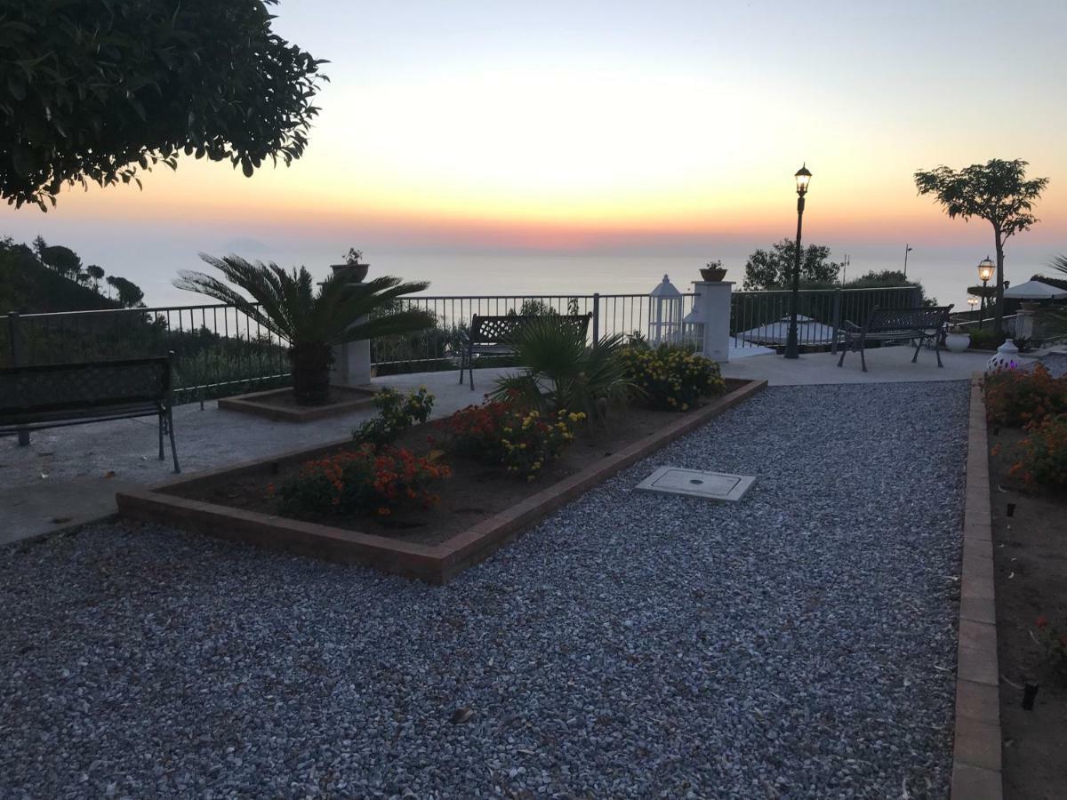 Villa Del Conte Drapia Exterior photo